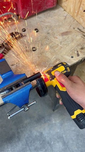 Mini amoladora angular inalámbrica de 12 V: Lijado y corte en una sola unidad.#anglegrinder #tools #cutting #tiktokshop #powertools
