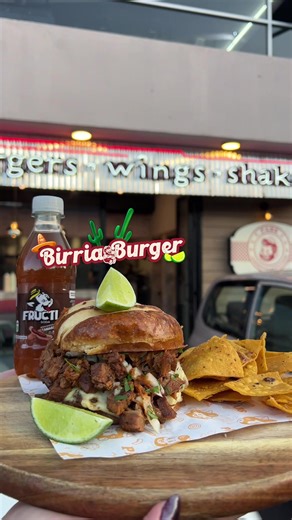 Disfruta la hamburguesa de temporada en Ambato