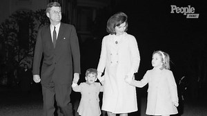 Carly Simon Opens Up on Unlikely Friendship with Jackie Kennedy — and Jackie's Thoughts on JFK, Aristotle Onassis & More