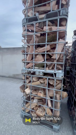 Préparation pour la livraison de bois de chauffage sec attention il ne nous reste seulement 250 stères en promotion 🥳😬 | MK Space Concept