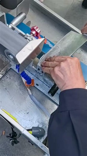 The meat cutting knife is sharpened again using welding and sharpening liquid for better cutting.