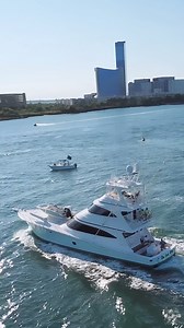 When you cant decide between enclosed bridge or a convertible, so you go with both!!! “On The Edge” 80’ Viking Skybridge. 📷 @officiallyoffshore —————————————————————— For great fishing content 👇🏼 FOLLOW 👉🏼 @officiallyoffshore 👈🏼 —————————————————————— #officiallyoffshore #ontheedgesportfishing #viking80skybridge #vikingyachts #jjfishweek #atlanticcity #ocmd #sailfish #sportfishing #whitemarlinopen #dji #wmo #hatteras #Sonyalpha #billfish #marlin #tuna #yacht #boat #fishing #ocean #purelur