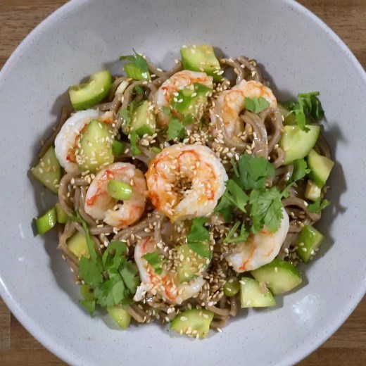 Dinner is done in a pinch with this delicious dish - Prawn and soba noodles with a soy, ginger and tahini dressing! Yum!! | Ocean Chef