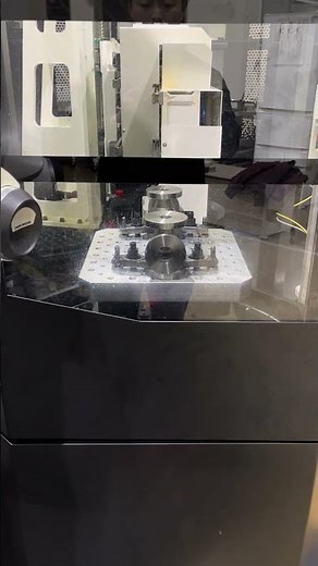 5軸マシニングセンタと自動パレット搬送機による無人加工