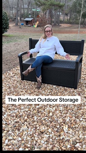 Finally a backyard storage solution that actually looks nice 🏡 This 70-gallon outdoor storage bench hides patio clutter while doubling as extra seating for guests. Perfect for storing cushions, pool toys, garden tools, porch packages, or kids’ outdoor gear. The weather-resistant design keeps everything dry through rain and sun, and the neutral style blends with decks, patios, balconies, and front porches. Easy assembly, lightweight to move, and way better than piles of bins everywhere — your ou