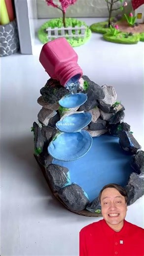 This is how you make a waterfall with cardboard and stone