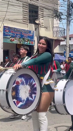 💚😳 ANAHÍ ANTONELLA DEJA A TODOS SIN PALABRAS 🔥✨ #caporal #desfile #bastoneras #baile