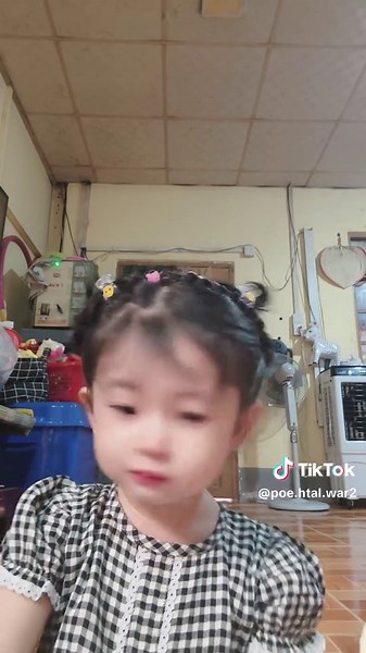 Replying to @williamwilliam252525တမူထူးခြားတဲ့သူမရဲ့ပန်းသီးစားတဲ့စတိုင်🤣🍎#foodvlog #veiws #2နှစ်4လ #မမခေတ် #ပိုးထည်ဝါ @Poe htal wah