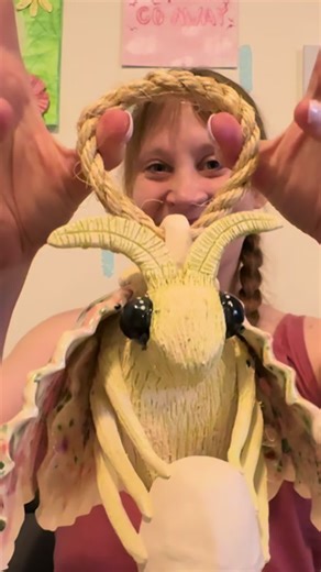 And another one with this cute tend! Once again I did it backwards starting with my pinkies idek lol!! But meadow is so cute and the pink matches the wing pattern so cutely that I had to do a second one!! #ceramic #nailtrend #nightlight #bugs #cute