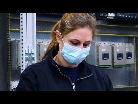 Caroline, câbleuse-électricienne