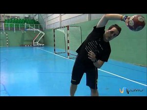 Throwing the ball in Handball