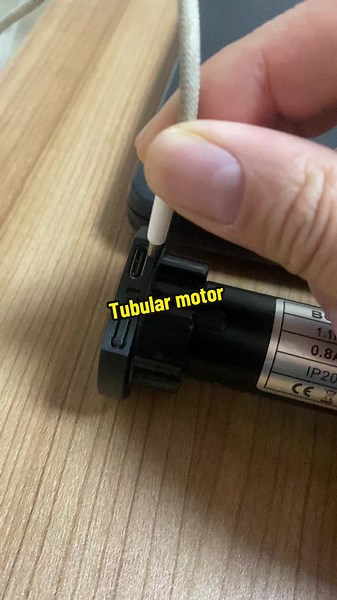 Full charge the battery tubular motor #smarthome #rollerblinds #manufacturer