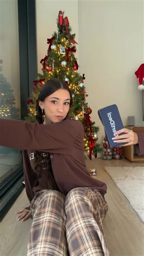 Monica Moran on Instagram: "publi La niña quiere iPhone pues iPhone será peeeeeeeeeero reacondicionado, con el código MONICA20 teneis 20€ DE DESCUENTO! con @certideal.es a parte de ahorrar, viene super verificado y con garantía de 36 meses. Además bichead porque tienen descuentos para estudiantes!!!"