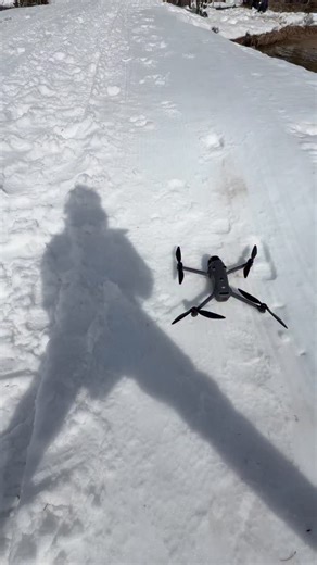 Technically a feature. Honestly I really enjoy working with the Mavic 4 Pro. The AI tracking features work super well most of the time but when it starts geeking the shot is ruined lol.. it’s an issue 😂 | Steele Davis