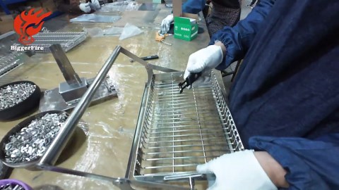 360° Rotating Barbecue Grill, Stainless Steel Flipping Barbecue Grills, Portable Camping Charcoal BBQ Grill Outdoor, Detachable Portable Charcoal Barbecue Grill for Picnic Yard Party