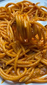 Creamy bucatini pasta with Fiery OG!! Order the chilli oils via link in bio!! Ingredients- Bacon (optional) Garlic Onion Tomato paste Fiery OG chilli oil Heavy cream Pasta Salt&pepper More Fiery OG chilli oil . . . . . . . . . . . . . . . . #pasta #bucatini #chillioil #bacon #easyrecipes | ramanokram