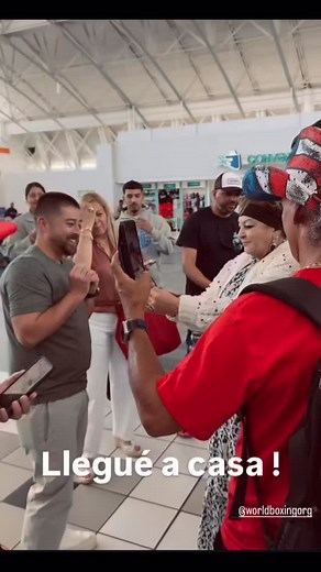 ¡ASÍ RECIBIERON A XANDER EN PR! 🇵🇷 Imágenes de ayer cuando Xander Zayas llegó a la isla luego de su victoria de este sábado donde se coronó campeón mundial. 🎥 Xander Zayas #BoxeoPuertoRico | Boxeo Puerto Rico