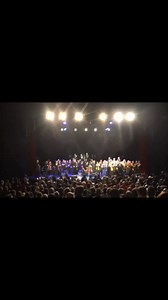 🎄Concert de Noël aux bougies dans une église avec un chœur gospel et un orchestre symphonique! RDV le 13 décembre à 20h à Caluire (69) Sur scène, 60 artistes et musiciens avec la Chorale Gospel La Jaama et l’Orchestre des Rencontres Symphoniques. | Absolute Gospel