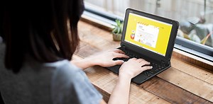 とにかく頑丈！ 富士通が子供のために作った10.1型2in1タブレット｢arrows Tab EH｣