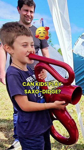 It’s amazing how fast kids pick up sound. 🌞 One “olá, bom dia” and Marcelinho’s already jamming! 🎵 How old were you when you first tried to play an instrument? Comment below 👇 DM me to get your instrument. #Didgeridoo #WorldMusic #SaxoDidge | LSM - Legendary Strawberry Man