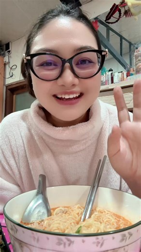 ခေါက်ဆွဲပြုတ်လေးစားကျပါဦးရှင့်#MyGirl #tiktokmyanmarforyou #shoescollection #တောင်ကြီးမြို့ #fyppppppppppppppppppppppp