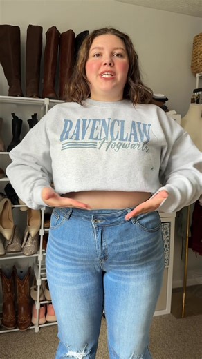 7.6K views · 86 reactions | These jeans pass the squat test ✅ #TikTokShopCreatorPicks #TikTokShopBlackFriday #CreatorIcons #curvyjeans #widelegjeans | Elizabeth Sloan | Facebook