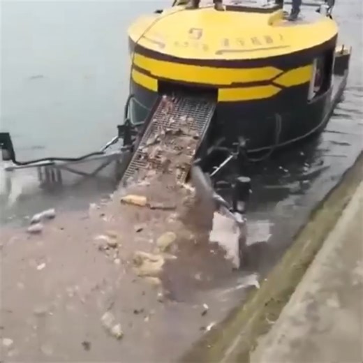 AI for Earth on Instagram: "🌊 AI Meets the Ocean 🤖 In China, AI-powered river cleaning robots are already patrolling waterways — and they’re not experiments anymore. These autonomous floating machines are quietly transforming the fight against one of the planet’s biggest challenges: plastic pollution. Every day, these robots navigate rivers, collecting bottles, bags, wrappers, and floating debris. They even filter water as they move — guided by AI-driven navigation systems that detect and remo