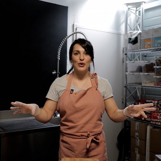 838K views · 14K reactions | Mathilde a tout plaqué pour se lancer dans la fabrication de cookies. Nous l’avons rejointe dans le Sud-Ouest, où elle a décidé d’implanter son entreprise, Les cookies de Mathilde.  | Neo | Facebook