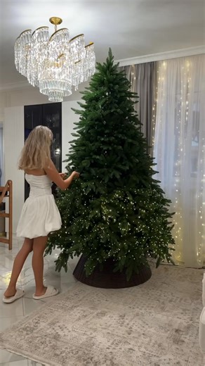 ✨ Verwandeln Sie Ihr Zuhause in ein Lichtermeer! ✨ Mit den LED-Feuerwerkslichtern schaffen Sie im Handumdrehen festliche Atmosphäre – drinnen oder draußen. 🎇 💡 8 Leuchtmodi – von sanftem Glühen bis zu funkelndem Feuerwerk 🎛️ Mit Fernbedienung – bequem die Helligkeit & Modi steuern 🌟 Flexibler Silberdraht – leicht zu formen, perfekt für jede Deko 🔋 Energiesparend & langlebig – ideal für Weihnachten, Partys & Garten 👉 Jetzt bestellen & Ihr Zuhause zum Strahlen bringen! buyflyou.com/products/