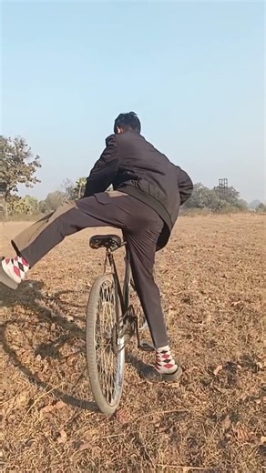 its me. @fm_riderzzzz #explorepage #stunt #viral #cyclewhellie#wheelie #growwithyoutube