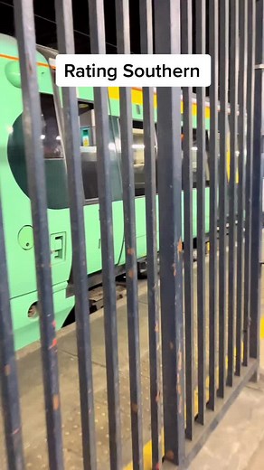 Rating Southern British Railway Class 377 Train Review