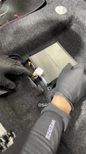 😳 “¿Sabes qué es un DSP?” El DSP es el cerebro del sonido del coche. Permite ajustar tiempos, ecualización y balance para que todo suene perfecto. Es la diferencia entre sonido normal… y sonido de verdad. #caraudio #dsp #madridaudio PUBLICIDAD