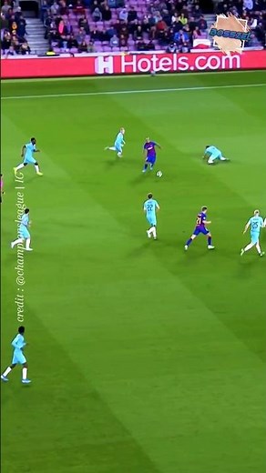 Ketika Arturo Vidal Passing Ke Messi Menggunakan Kepala Ditanah #football #messi