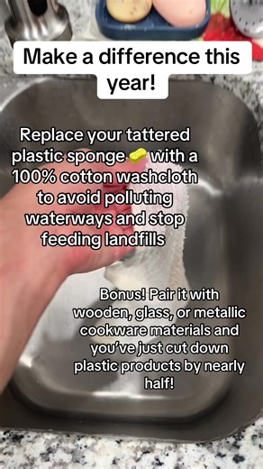 Did you know? The average American household produces nearly 300 pounds of plastic waste annually! Imagine this sitting in your room, car, front lawn. Not a pretty picture 😍 to see! But you can swart plastic waste by simply putting organic and renewable materials into the assembly line! Plastic particles from the sponge break down and litter the soil and water which we use. Make a small change and do good for Your environment today! #usa #plastic #recycle #lifestyle #health