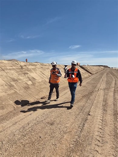 Optimizando el control de obras junto a Eleccon Maquinarias 🏗️ En Geocom Reality Capture seguimos impulsando la adopción de tecnologías que transforman la construcción. Acompañamos a Eleccon Maquinarias en la implementación de soluciones avanzadas para el control de avance y análisis comparativo. ¿Cómo lo logramos? ✅ Precisión en movimiento: Utilizamos la tecnología #MultiSLAM del escáner XGRIDS Lixel L2 Pro GNSS para generar nubes de puntos georreferenciadas en tiempo real. ✅ Visualización de 