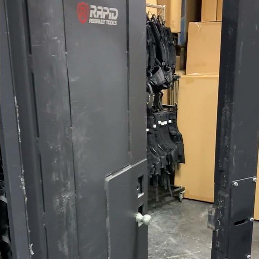 Rapid Assault Tools HRP Hydraulic Door Breaching Kit Demonstration (Rabbit Tool / Jamb Spreader)