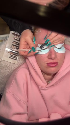 Not all UV systems are created equal. Safety isn’t about buzzwords it’s about -Light control -Exposure time -Proper shielding -Adhesive formulation We lead with facts, not hype. Because innovation without education isn’t innovation it’s risk. There is risk with traditional lash extensions and there is risk with UV. Stay tuned this week for all things UV 🤍 #olivorlash