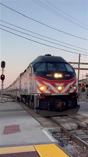 Metra MP36PH #403 leads RI #125 into Blue Island with a Great K5LA! #train #trains #railfan