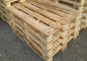 9 Stylish Pallet Dog House Designs We Love - DogVills