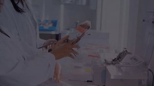 Senior Forscher tippen Stift auf Labor-Gerät: Stockvideos & Filmmaterial (100 % lizenzfrei) 3833981921 | Shutterstock