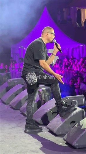 Amr Diab Only | ‎لأول مرة منذ فترة الهضبة #عمرودياب يغني #بعد_الليالي منذ قليل في حفل #الجامعة_الامريكية في #القاهرة #مصر .. #amrdiab #amr_diab_lovers #cairo‎ | Instagram