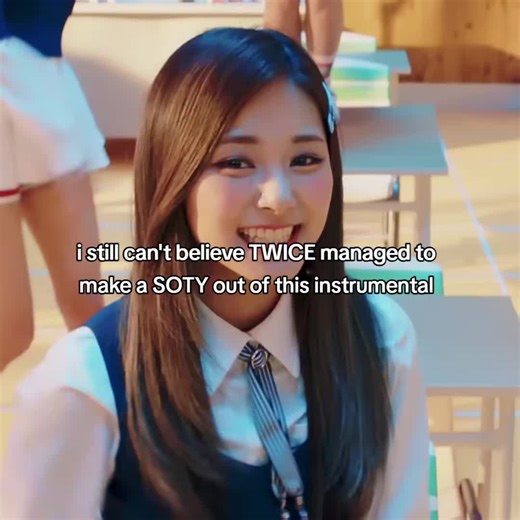 they really went ALL IN on that alien concept and it worked 😭 #twice #tzuyu #signal