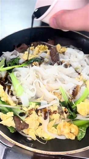 下班吃什么？15分钟搞定一盘香喷喷的牛肉炒河粉🔥 滑嫩牛肉 + Q弹河粉 + 爆香锅气🥢 #私厨 #sichu #美食 #炒河粉