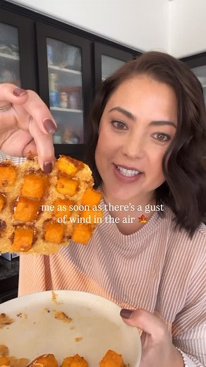 Jacqueline Vignona | Easy & Delicious Recipes on Instagram: "PARMESAN BUTTERNUT SQUASH 🔥 THIS is the squash recipe you need in your life this fall. In order for this to work it has to be done in batches to ensure that the squash is fully cooked and the cheese doesn’t burn. To make it start by drizzling olive oil and seasoning on your butternut squash that has been peeled and cubed. Toss and bake at 350° for at least 30-35 minutes or until your squash is tender. Once the squash is tender,