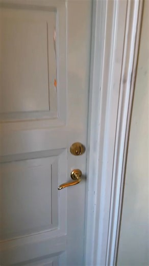 När man ber Chris Adam sjunga Six Feet Under, men han hellre vill visa upp sin nya t-shirt 👕🔥 #melfest | Smash Into Pieces