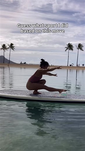 TAYLOR | CALISTHENICS & MOBILITY on Instagram: "IYKYK 😂 Paddle board fitness with @yumisupfit 💪🏼🏄🏻‍♀️ 👙: @apollo.and.sage #hawaii #mobility #pistolsquat"