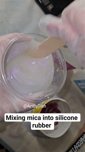 mixing silicone rubber and mica powder