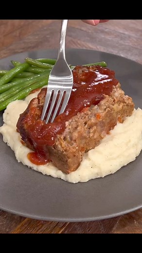 Meatloaf with glaze. This was a staple growing up. Comment “meatloaf” and I’ll DM you the recipe. #meatloaf #meatloafrecipe #comfortfood #groundbeefrecipes #dinnerideas #easyrecipes #familydinner #eeeeeats | The Salty Cooker