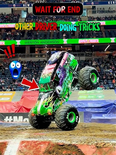 Other driver vs the last one🤯 #MonsterTruck #StuntDriving #TruckTricks