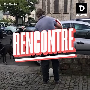 Cet artiste utilise les panneaux de signalisation pour créer ses œuvres d'art ! | Demotivateur